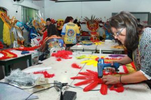 Acadêmicos de Vila Vivaldi destaca a descoberta do fogo no Carnaval 2013