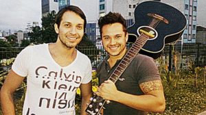 A dupla Bueno e Batistta toca desde MPB, passando pelo forró e o axé, até o pop rock (Foto: Divulgação)