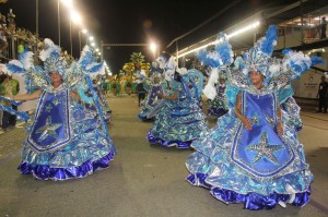 A Terceira Idade abre os caminhos do Carnaval 2013 com muita fé