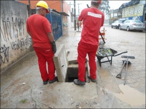 Limpeza retira do córrego Guarará mais de 180 caminhões de detritos