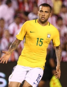 Daniel Alves fez o “gol salvação” que nos deu um empate diante do Paraguai.