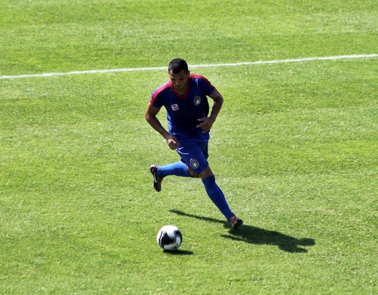 Thiago Pereira comemora gol inusitado e avalia clássico com Santo André