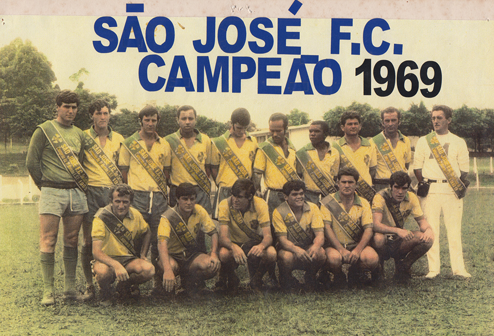 São José Futebol Clube, fundado em primeiro de março de 1954 uma gloriosa história do futebol amador em São Caetano do Sul campeão nos de 1969, 1970 é lembrado, jovem também tem saudades um legado forte no 3.041 gols... pioneiro ao lado do Flamengo Futebol Clube, numa era dourada do amadorismo sulsancaetanense, por onde 568 atletas vestiram a Camisa Verde e Amarela. Curtam a foto campeã